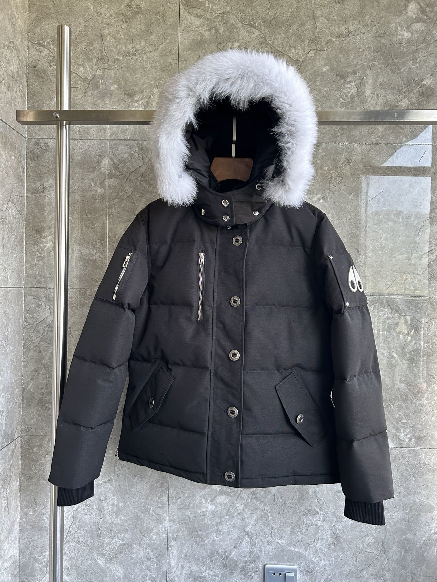 Gepolsterte Jacke mit Fellkapuze