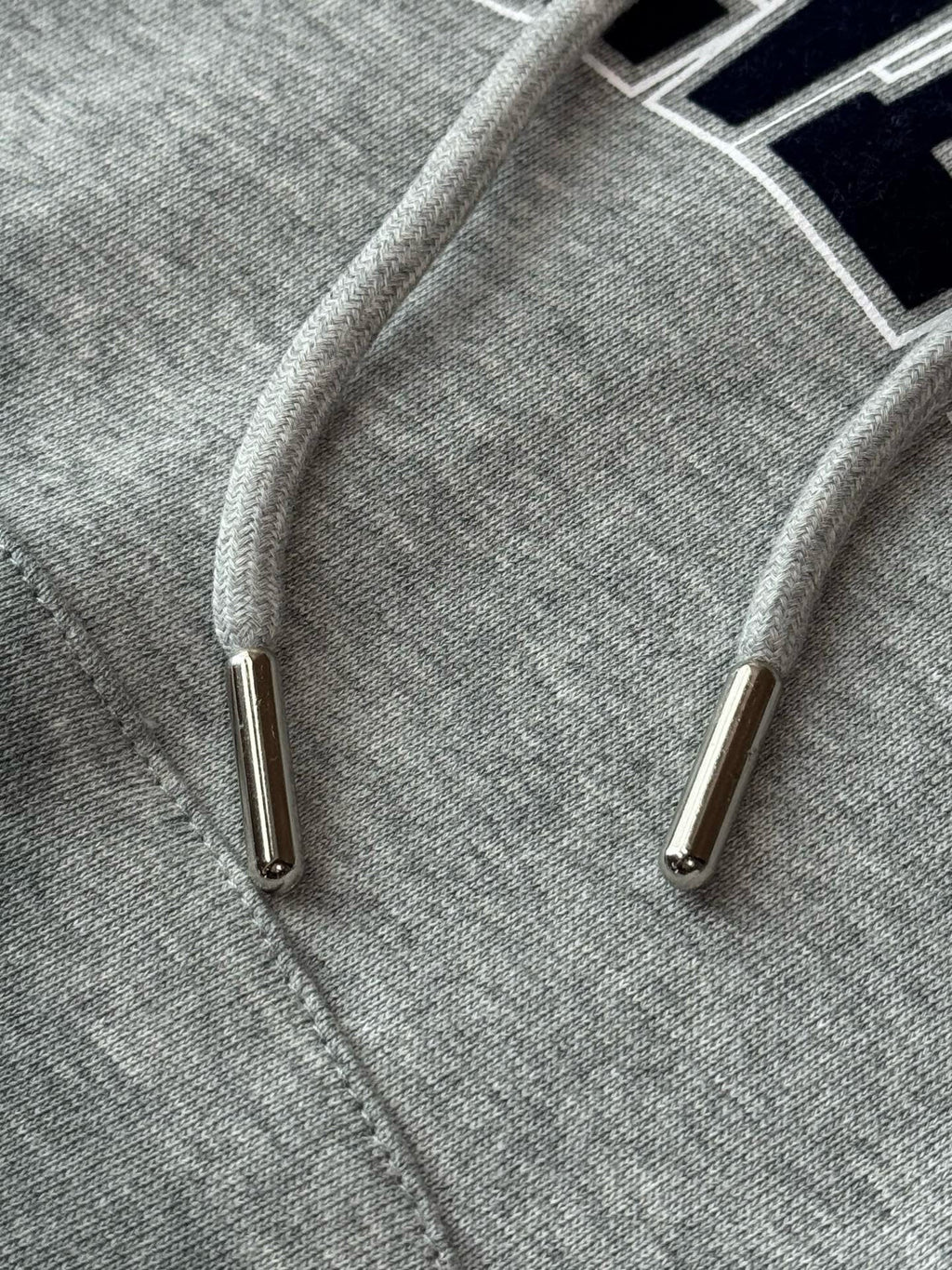 Sudadera con capucha y logo gris
