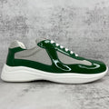 Grüne Hochleistungs-Turnschuhe
