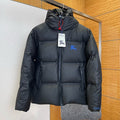 Chaqueta de invierno acolchada con capucha