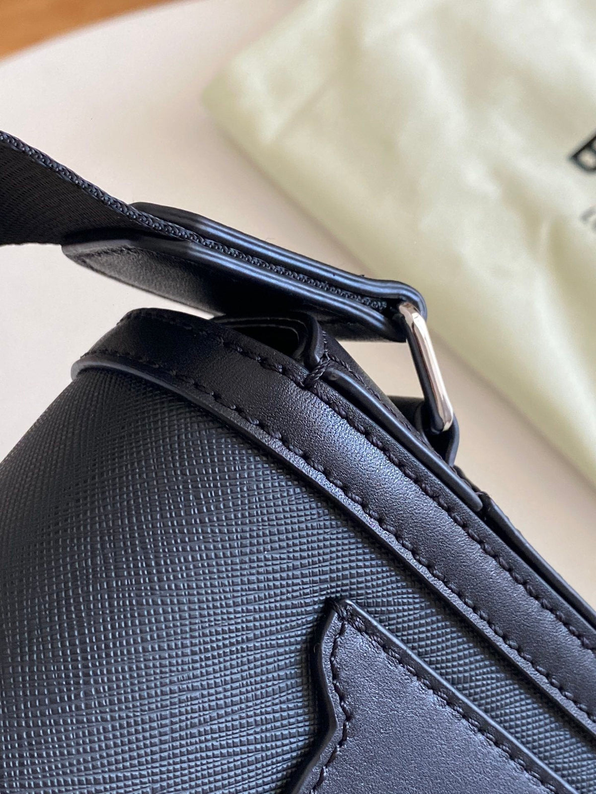 Bolso de hombro estructurado