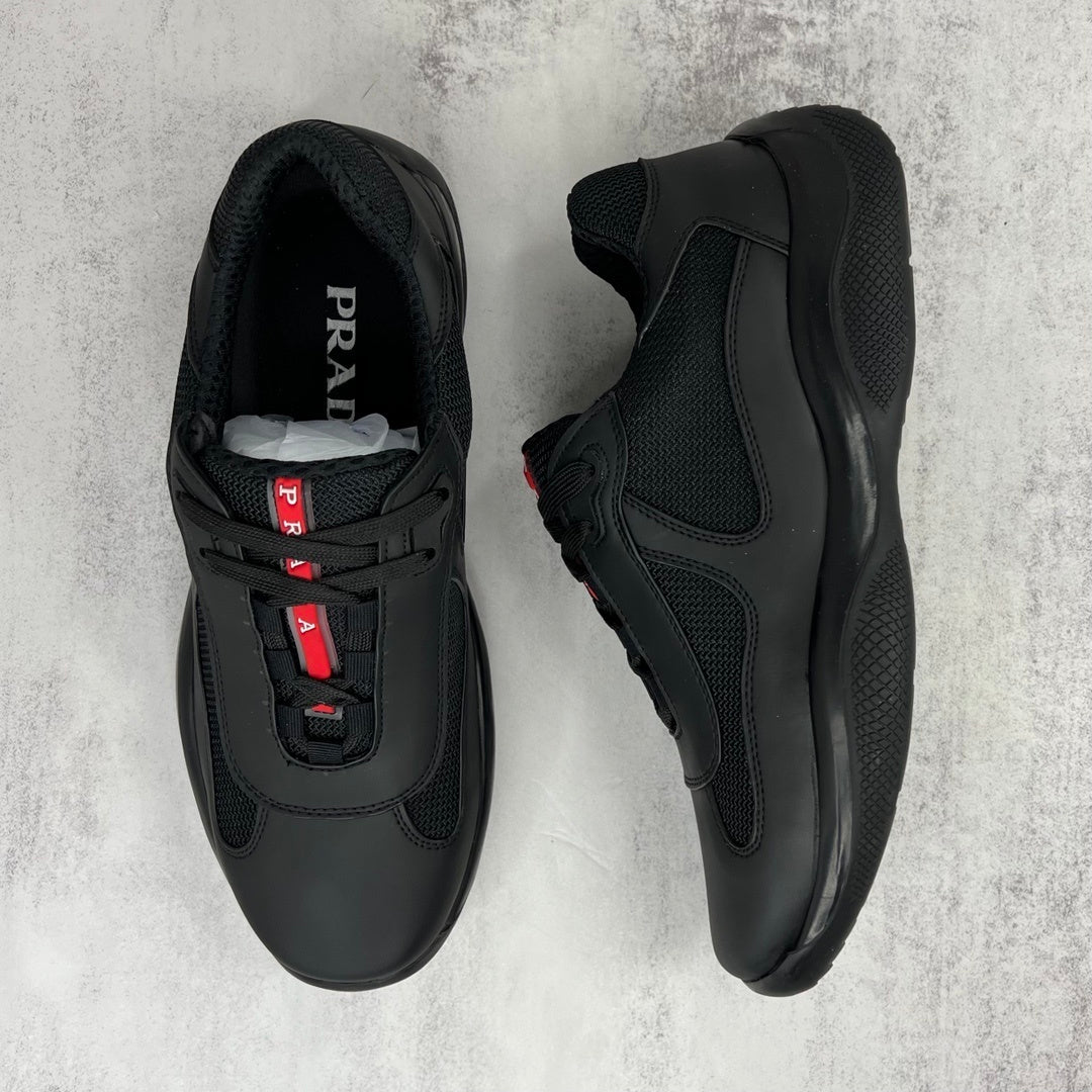 Zapatillas deportivas negras de alto rendimiento