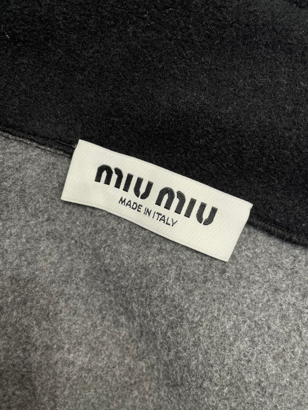 Graue Fleece-Reißverschlussjacke
