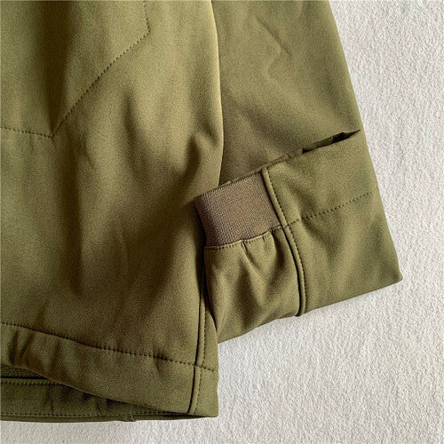 Chaqueta con capucha y gafas integradas