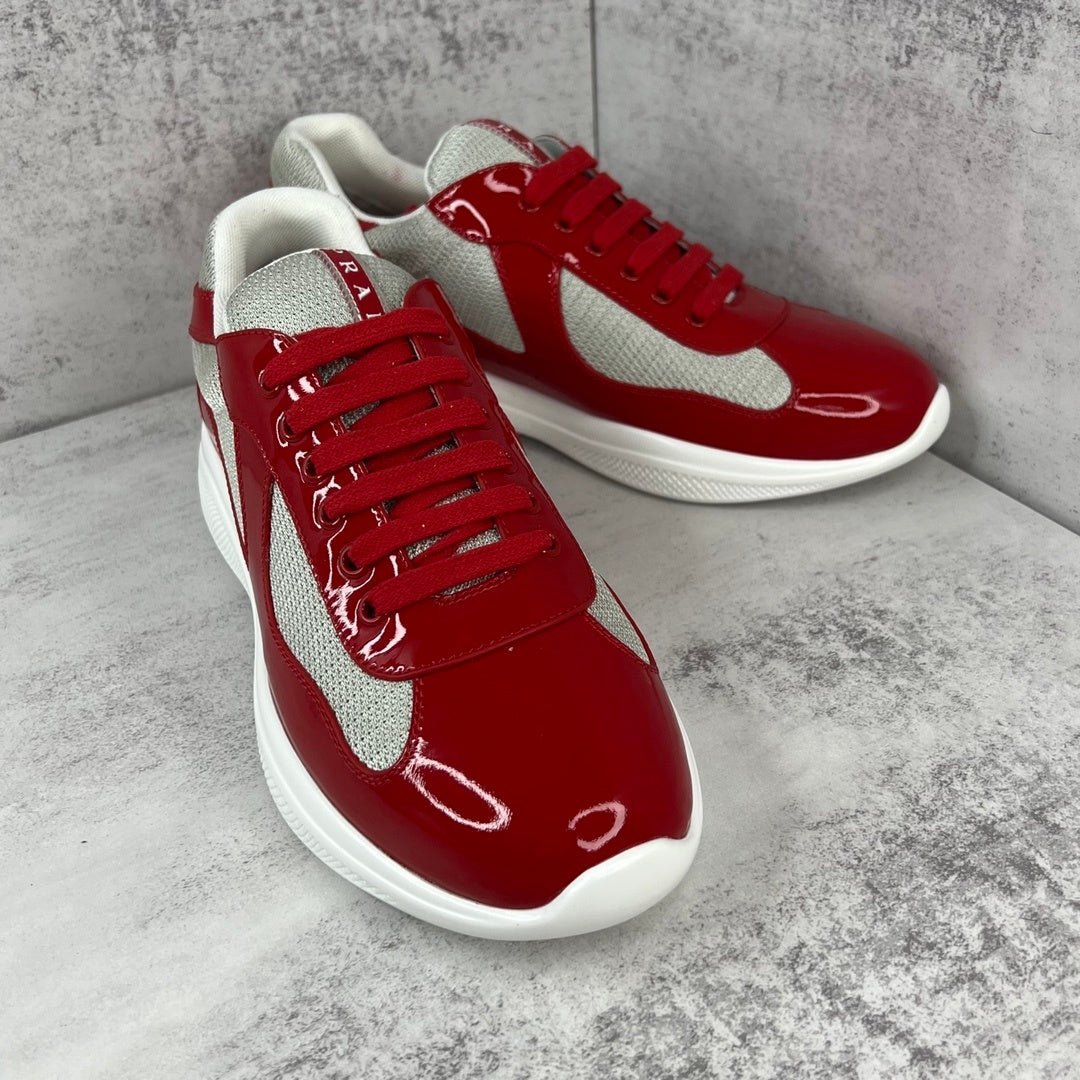 Hochleistungs-Turnschuhe in Rot