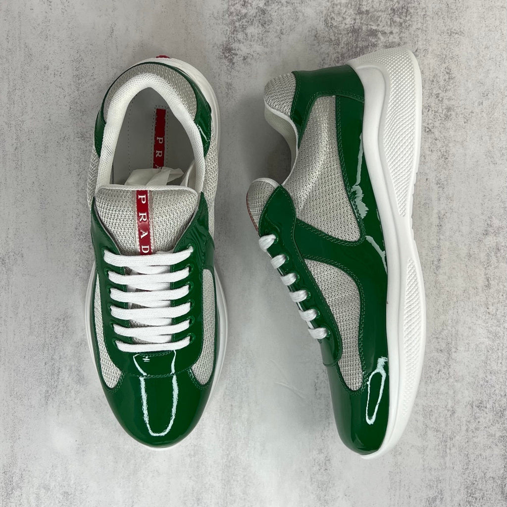 Grüne Hochleistungs-Turnschuhe