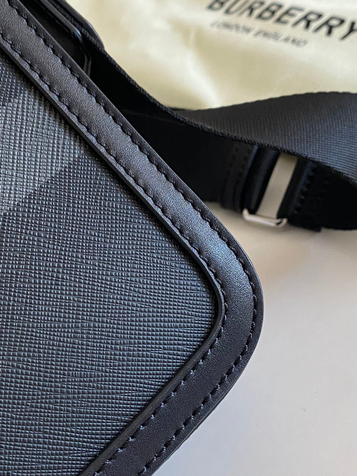Bolso de hombro estructurado