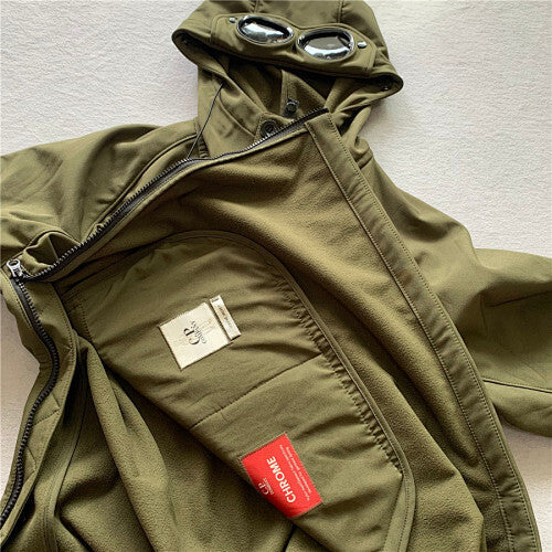 Chaqueta con capucha y gafas integradas