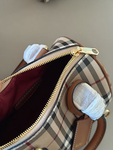 Minibolso estructurado con asa superior