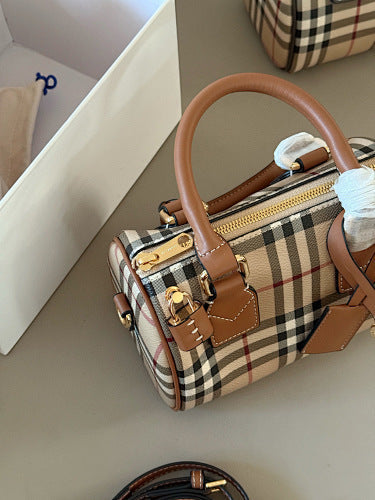 Minibolso estructurado con asa superior