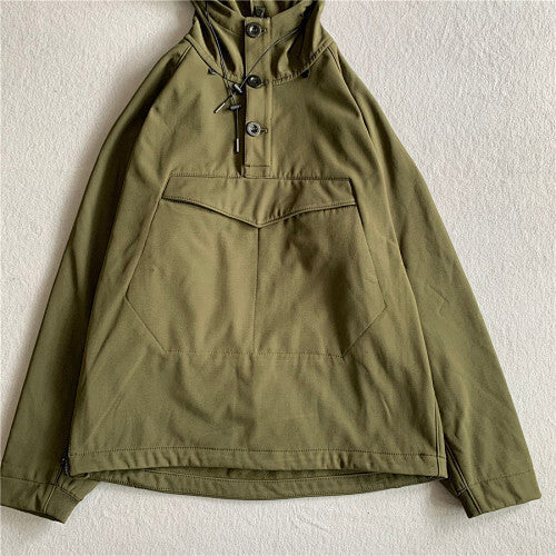 Chaqueta con capucha y gafas integradas