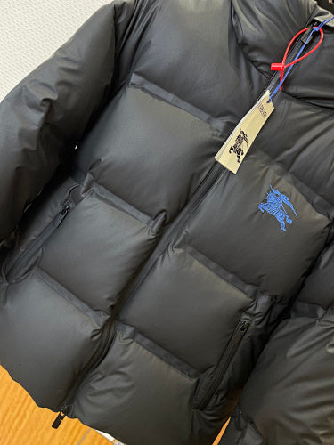 Chaqueta de invierno acolchada con capucha