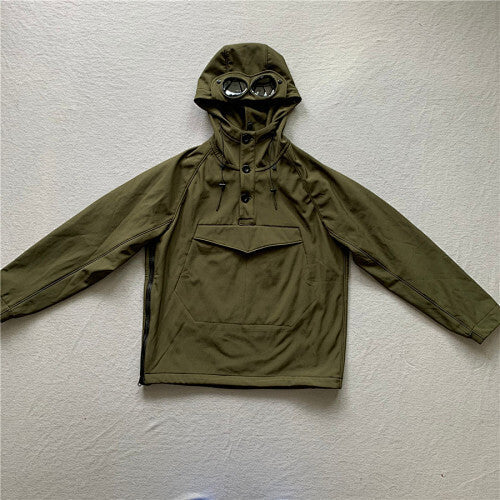 Chaqueta con capucha y gafas integradas