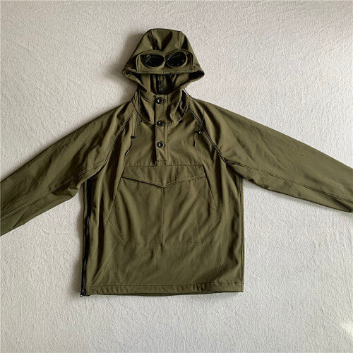 Chaqueta con capucha y gafas integradas
