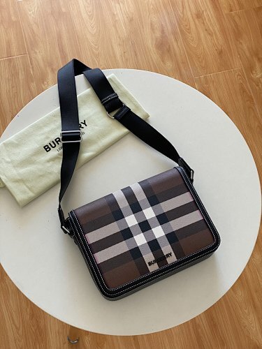 Bolso de hombro estructurado