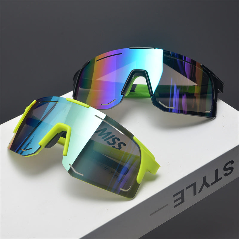 Gafas de sol deportivas con escudo de gran tamaño