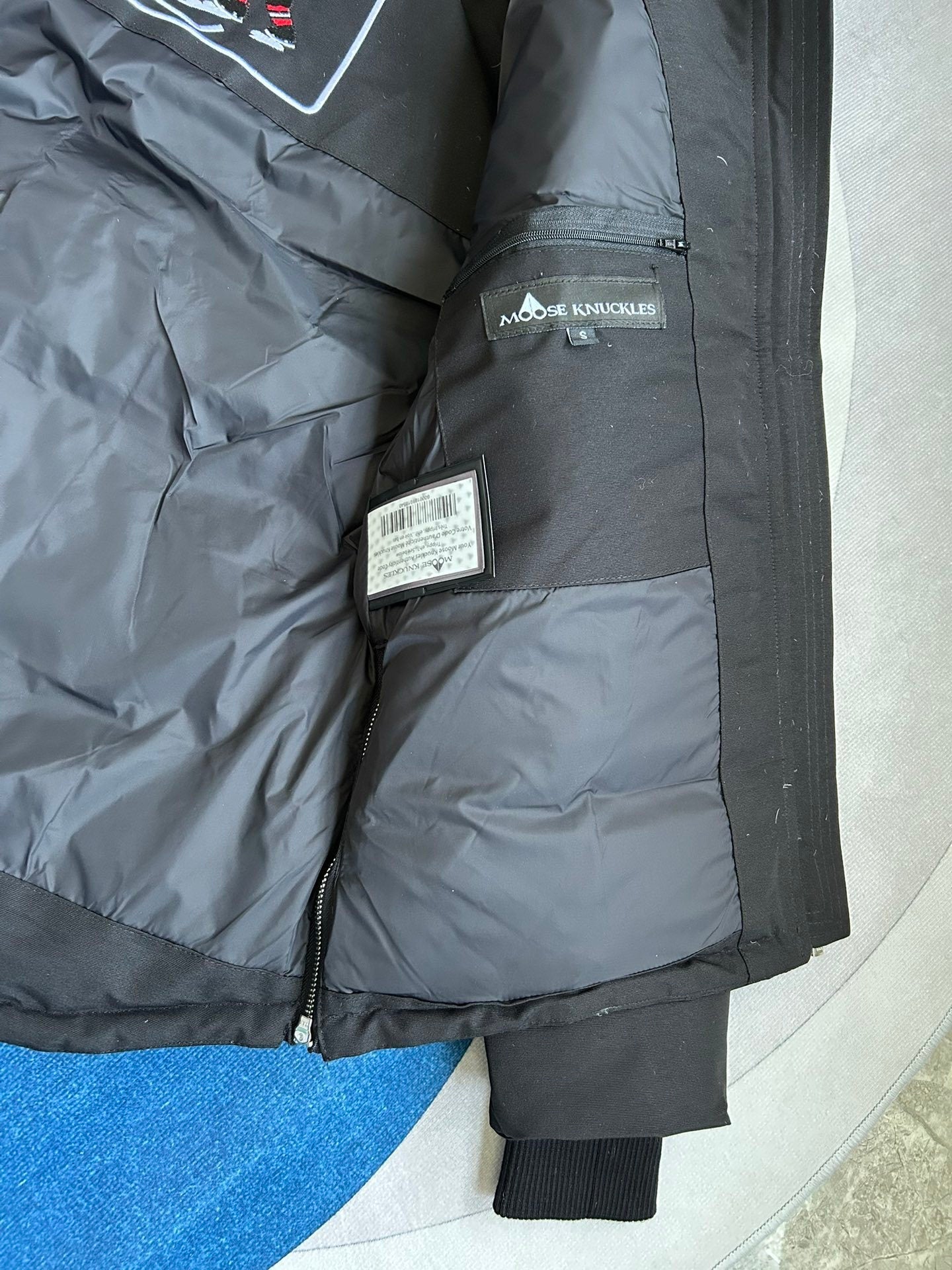 Gepolsterte Jacke mit Fellkapuze