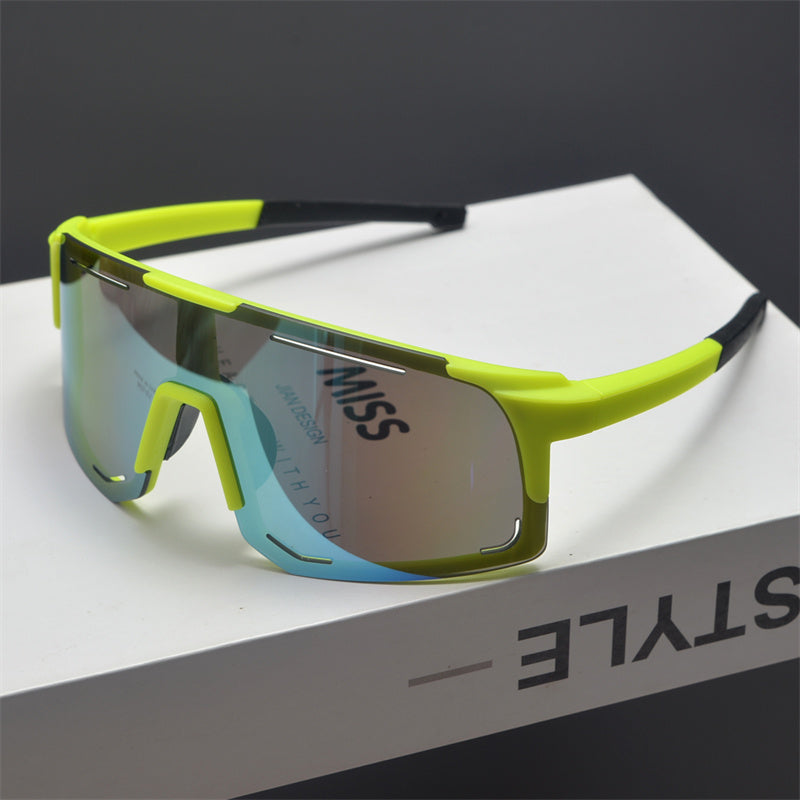 Gafas de sol deportivas con escudo de gran tamaño