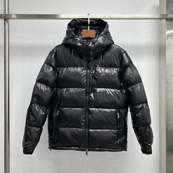Glänzende, schwarze Steppjacke mit Kapuze