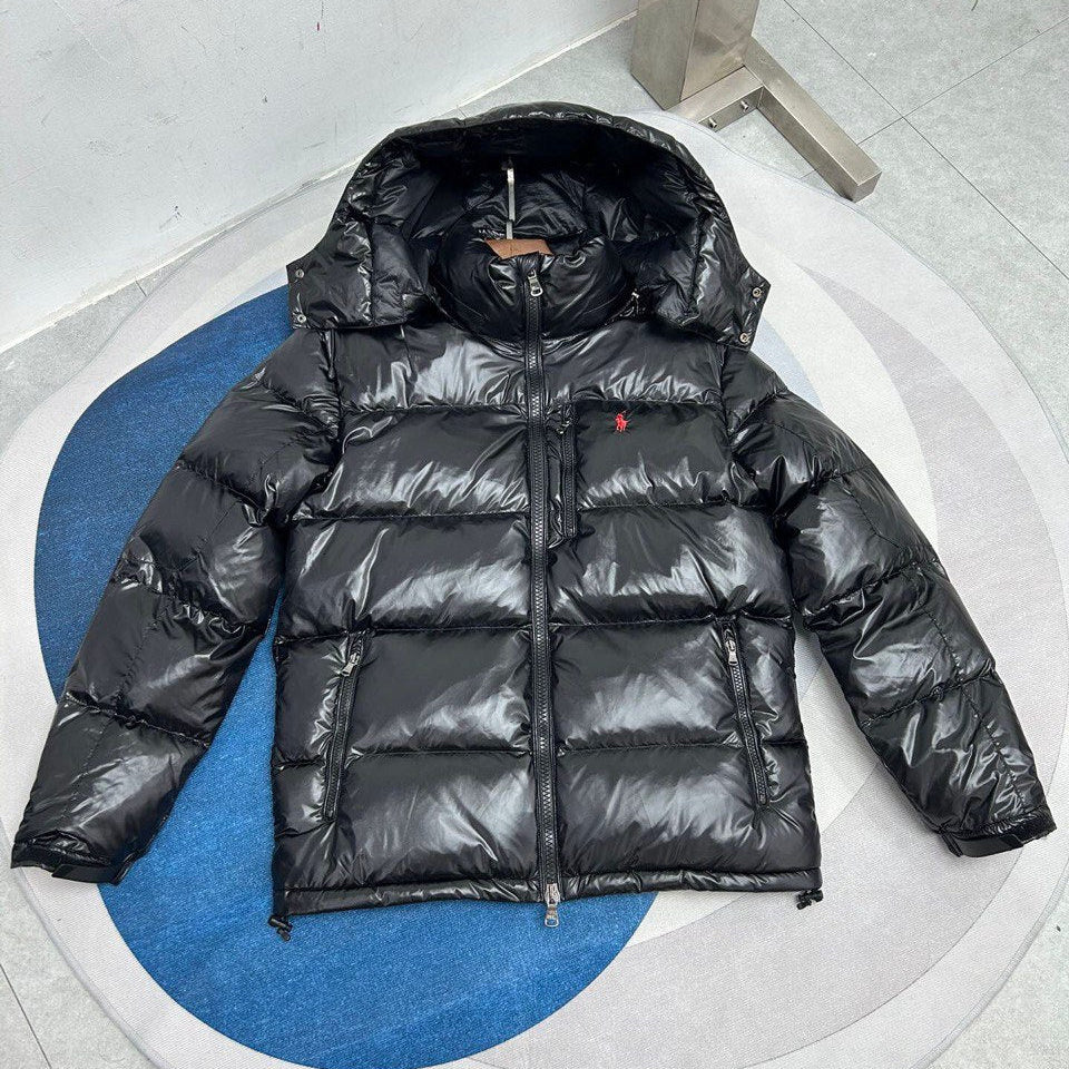 Glänzende, schwarze Steppjacke mit Kapuze