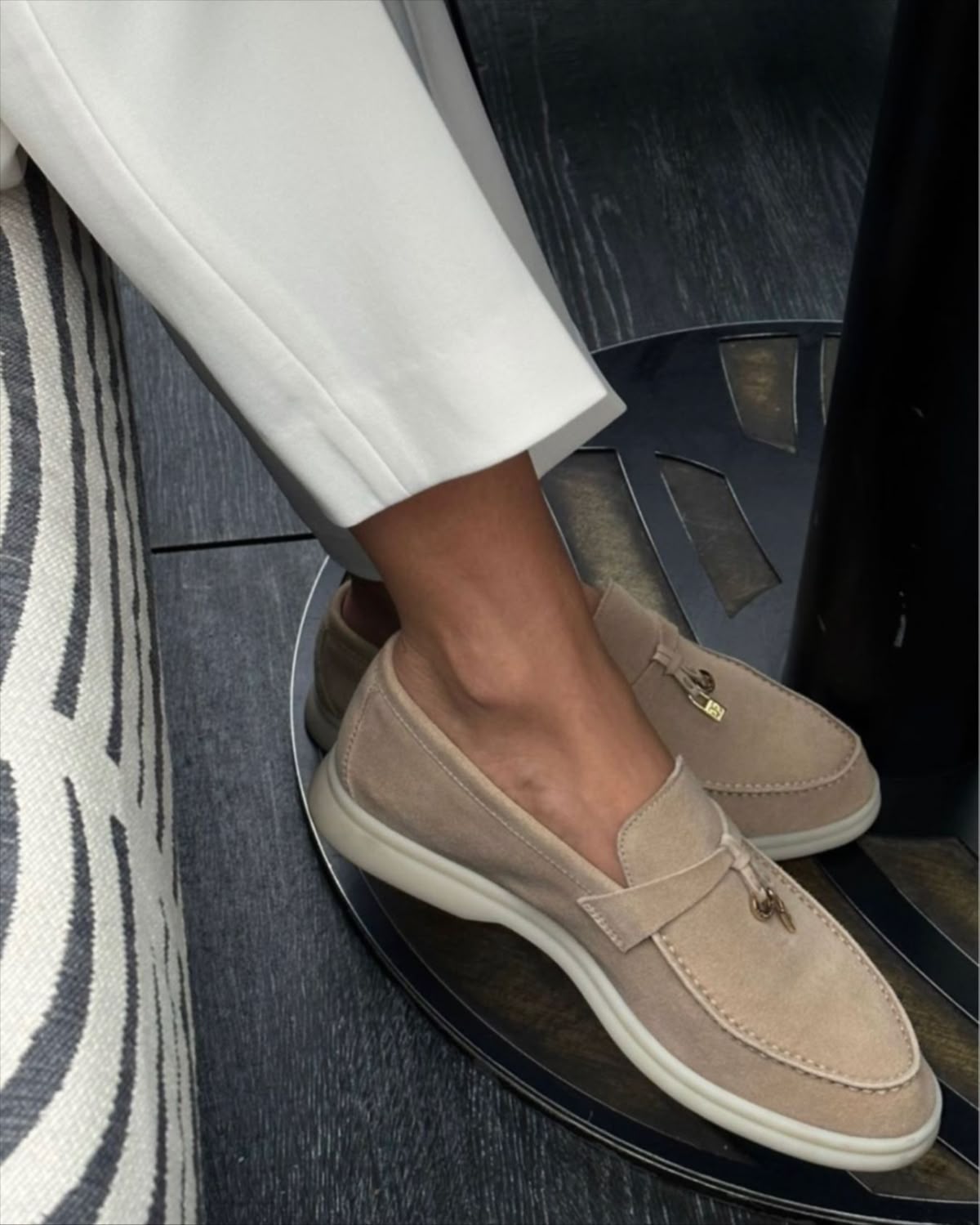 LOAFERS & SNEACKERS