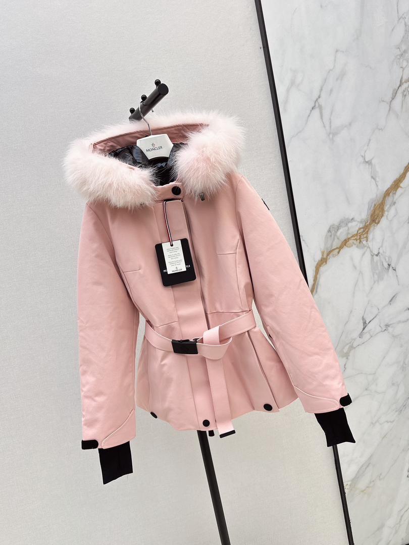 Winter jacket with belt and fur trim