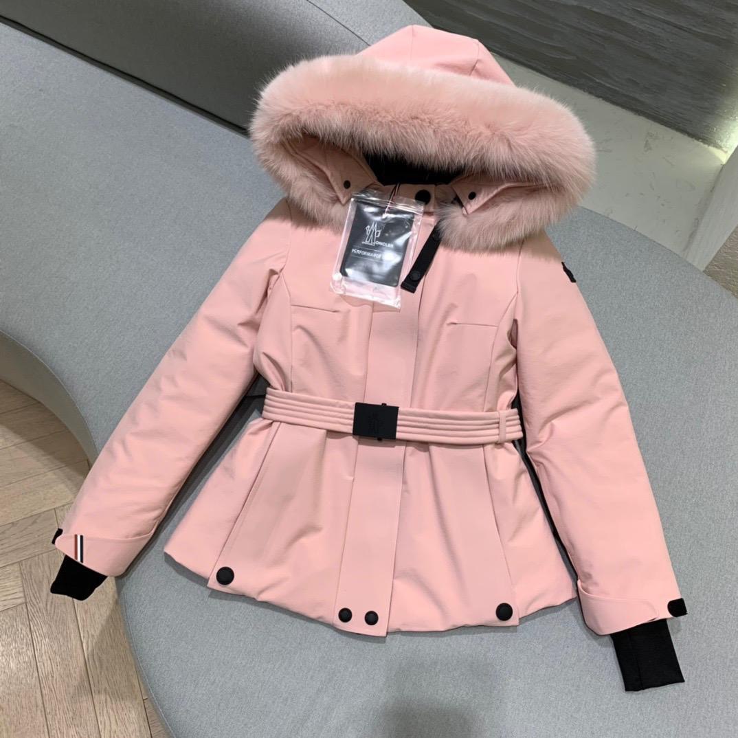 Winter jacket with belt and fur trim