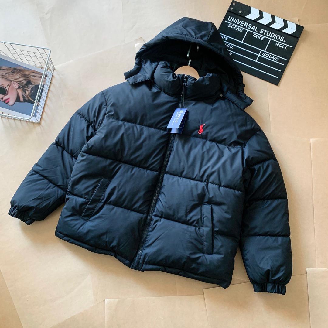 Chaqueta acolchada negra con capucha