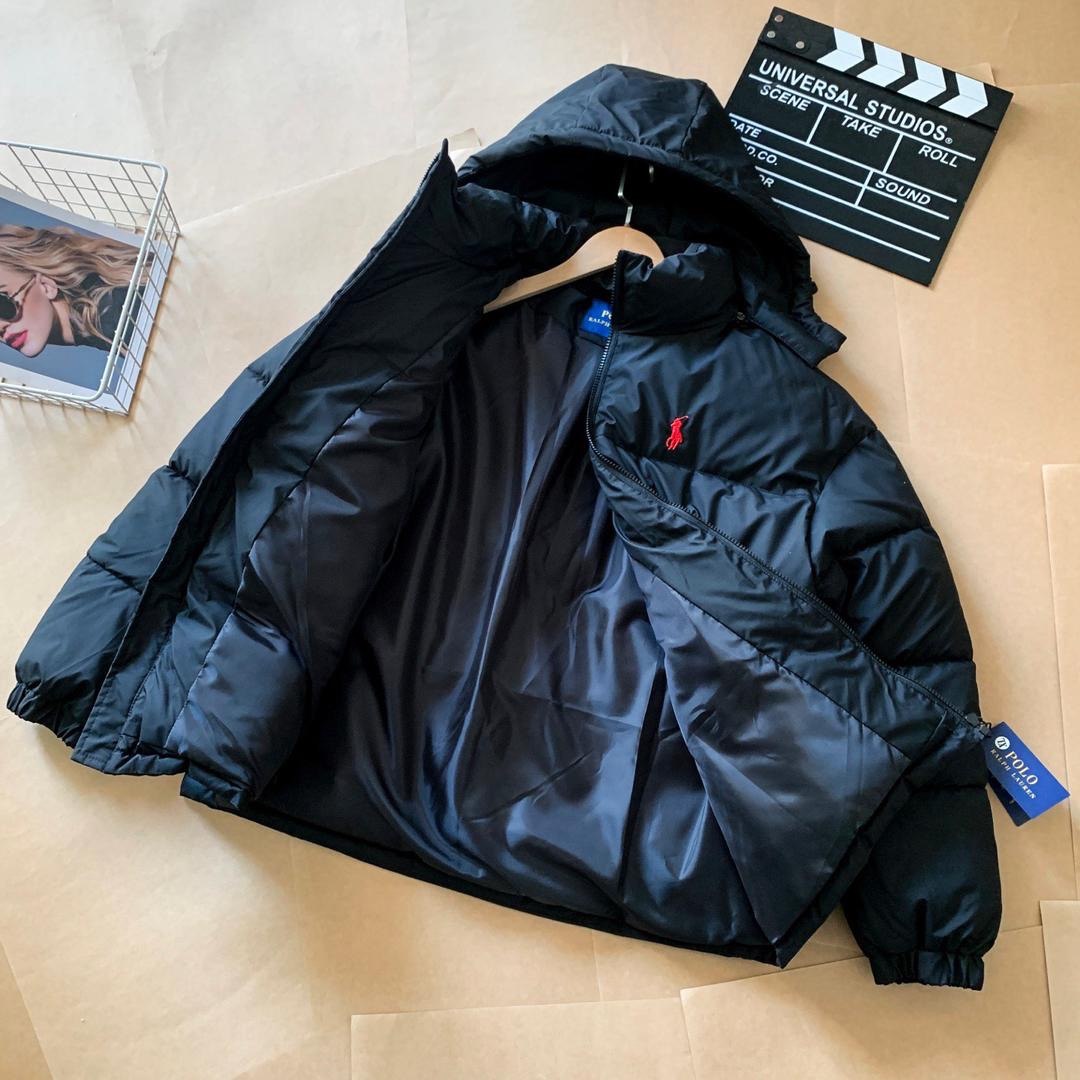 Chaqueta acolchada negra con capucha