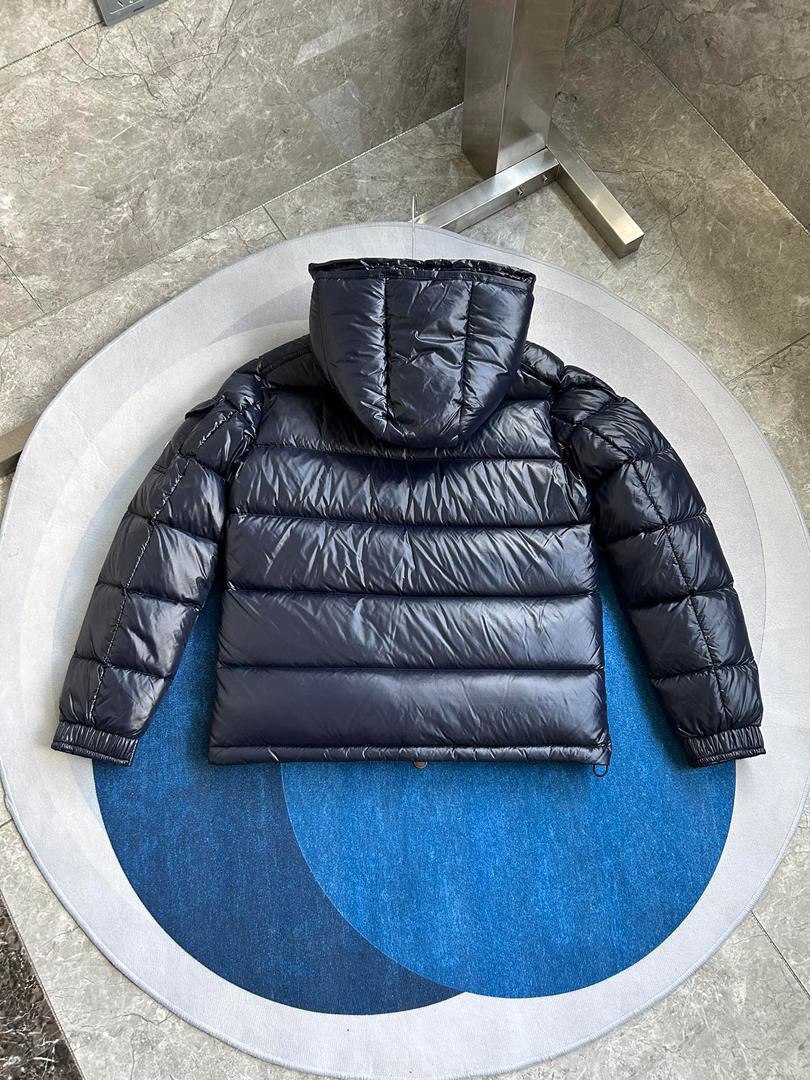 Glänzende Steppjacke