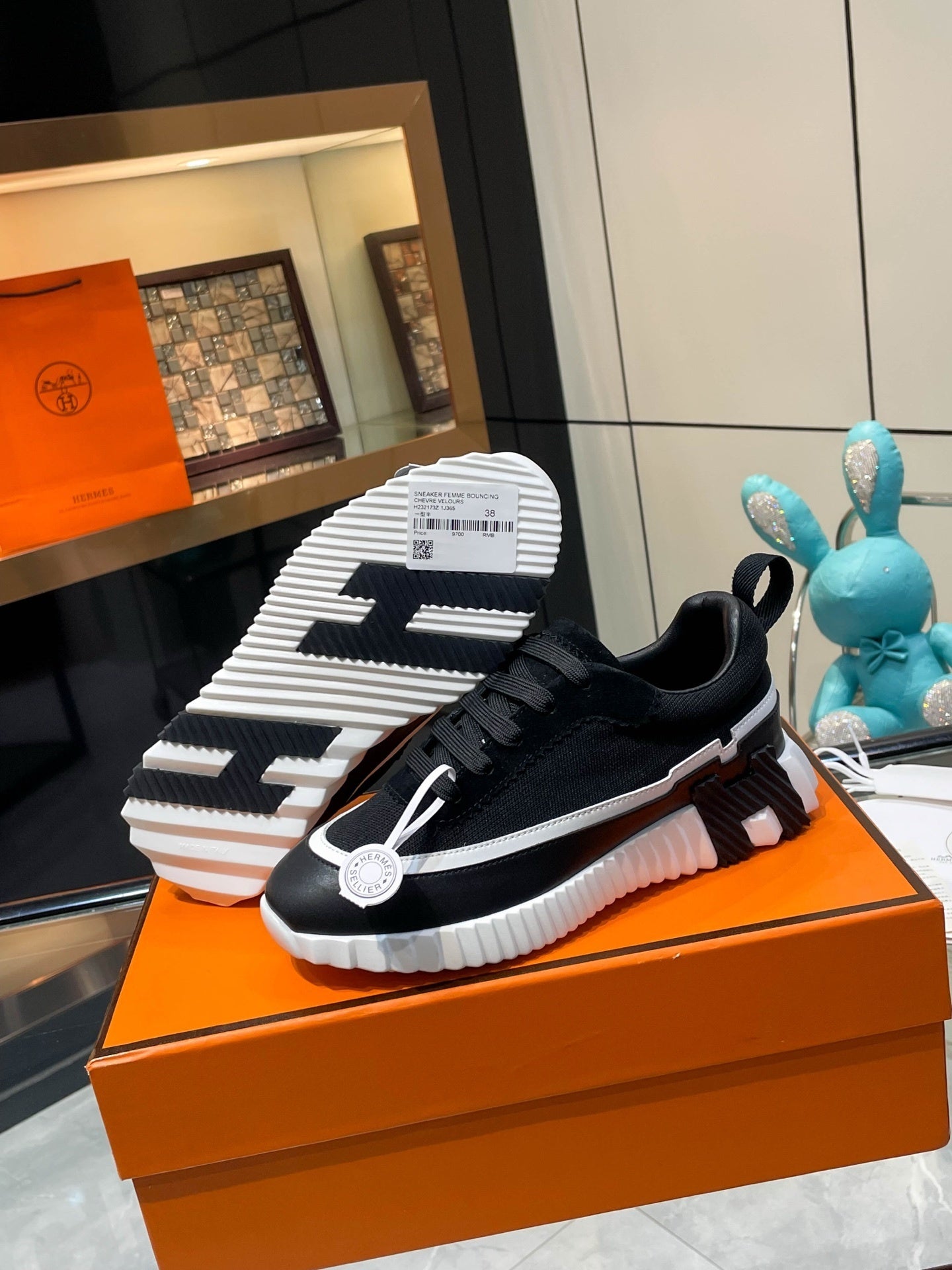 Rayas de cuero en las zapatillas H