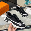 Rayas de cuero en las zapatillas H