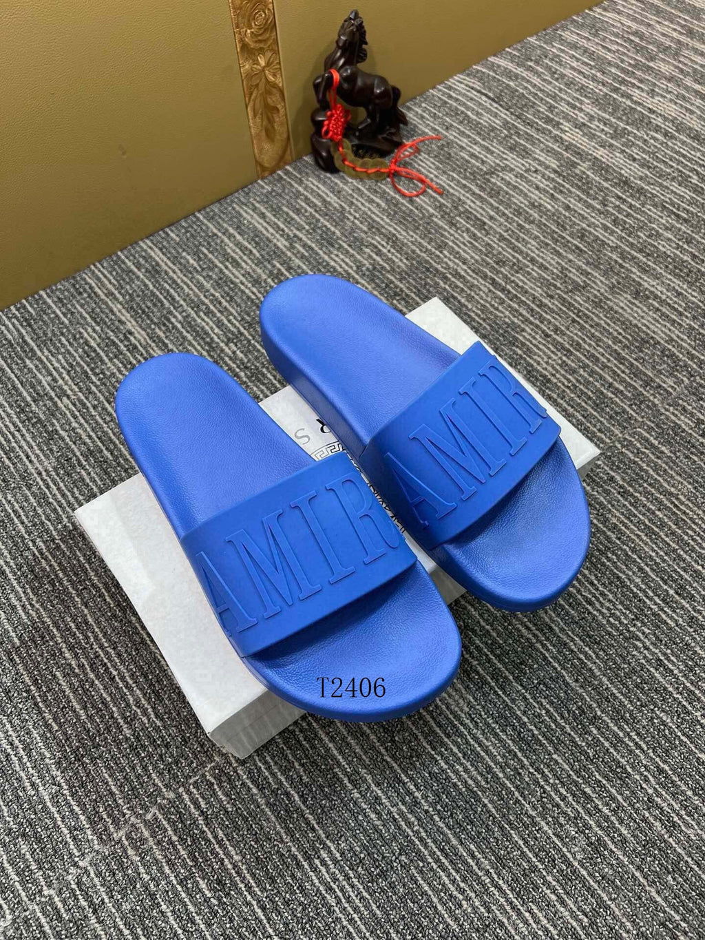 Amore Slides - Avenor