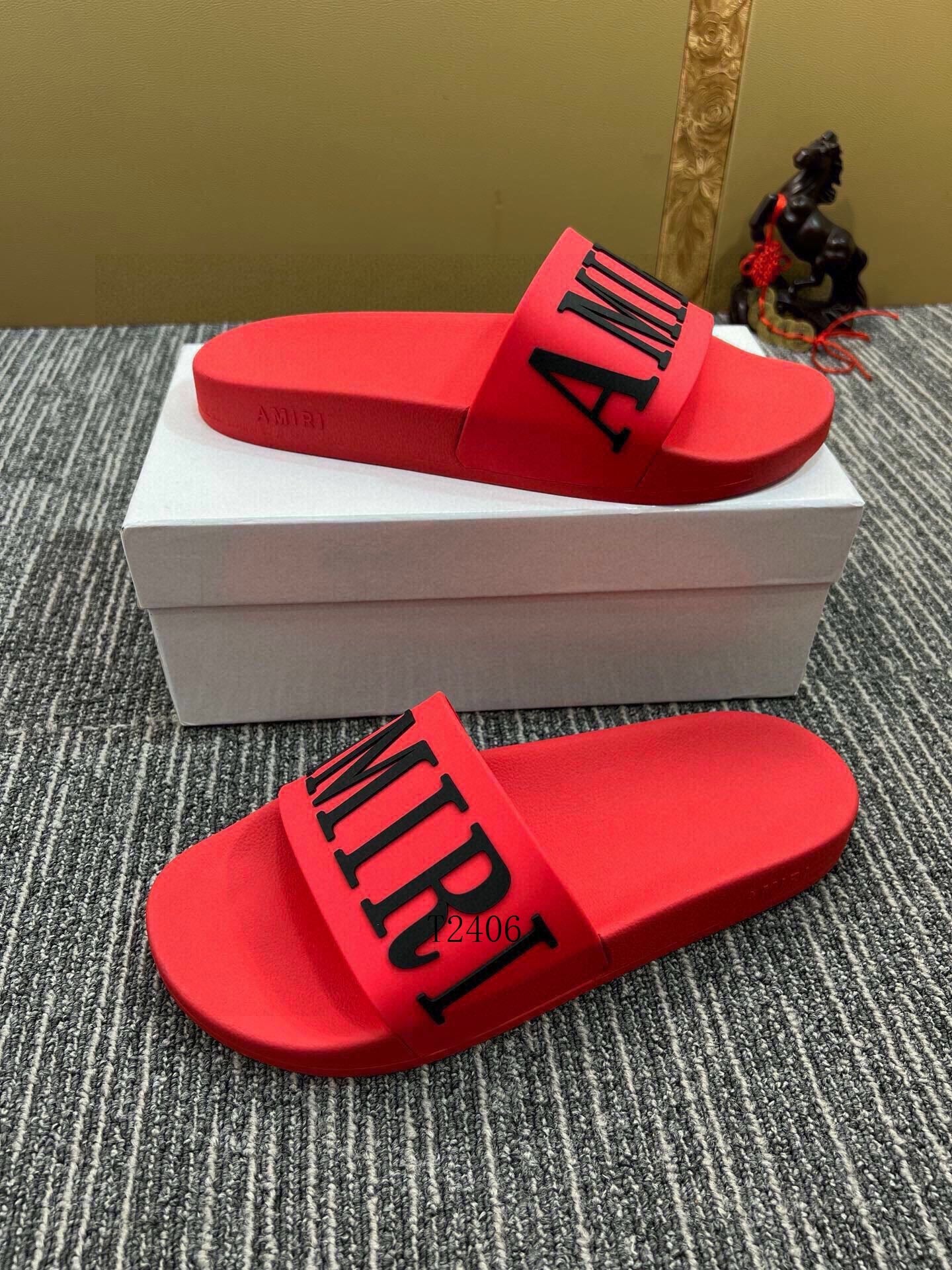 Amore Slides - Avenor