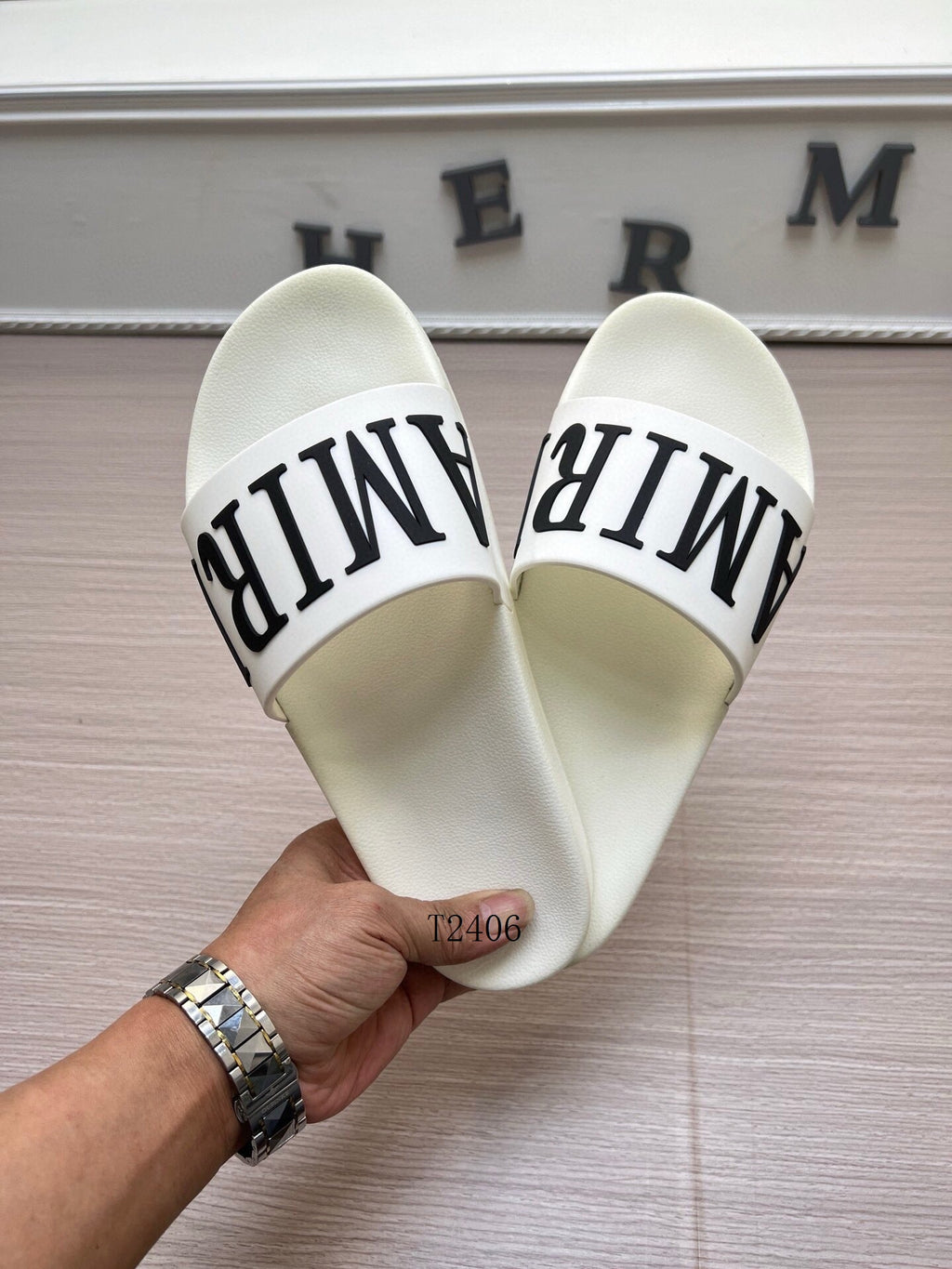 Amore Slides - Avenor