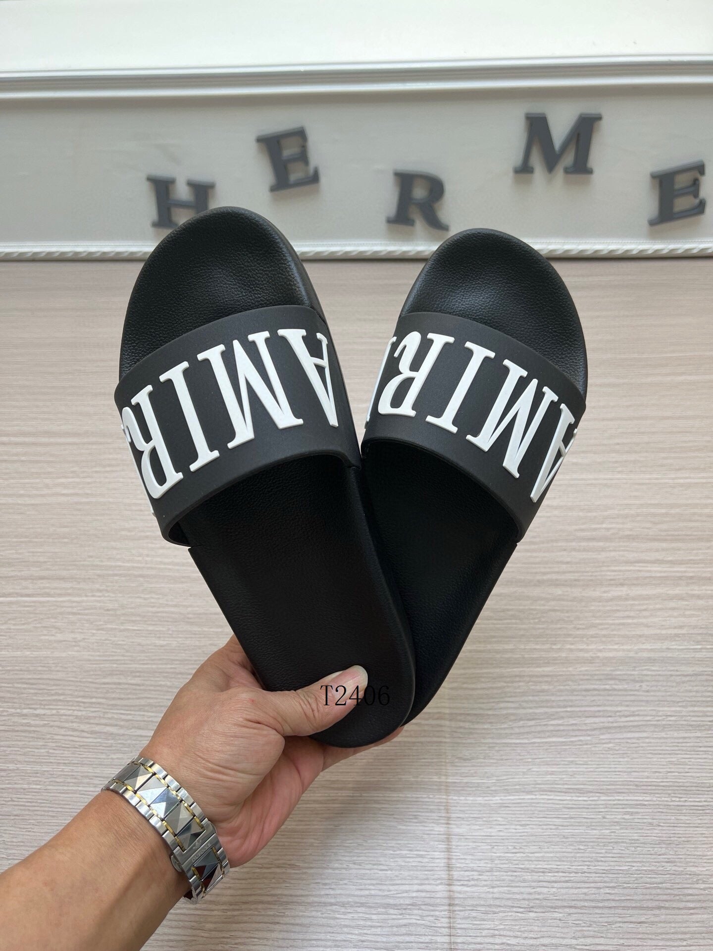 Amore Slides - Avenor