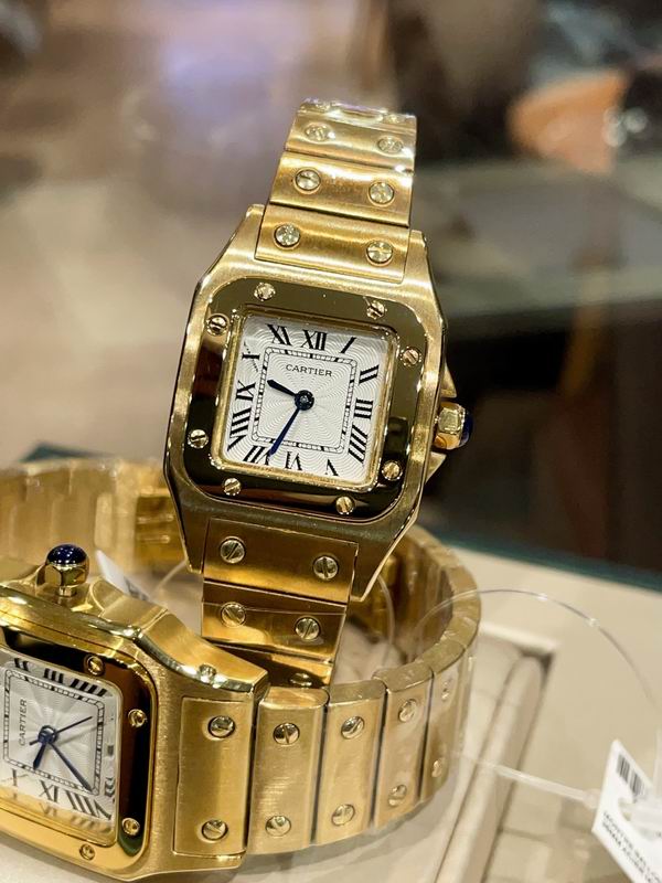 Reloj de acero con caja cuadrada