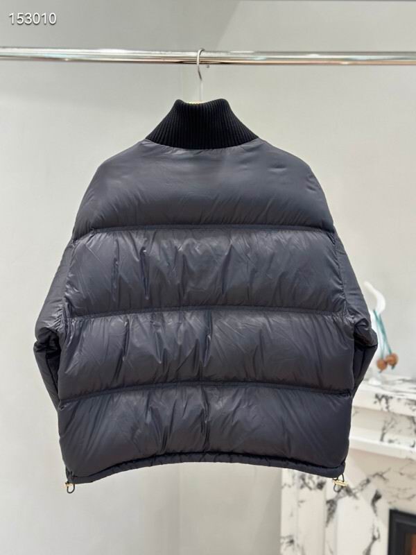 Chaqueta de plumas negra