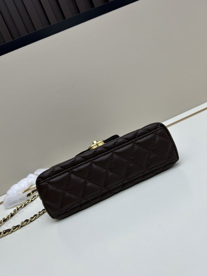 Schokoladenfarbene Mini-Ledertasche