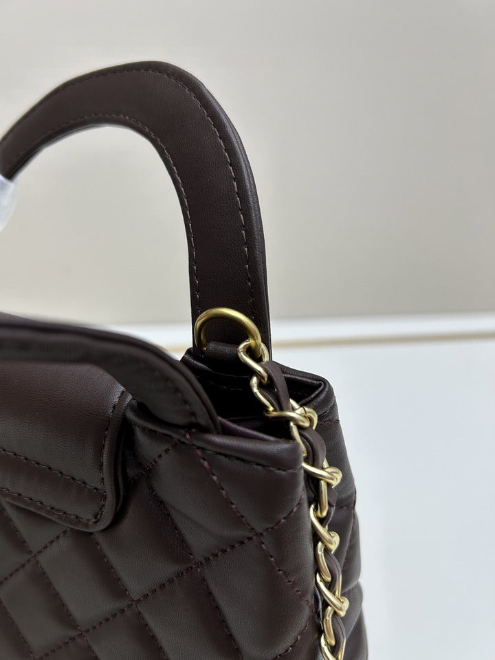 Schokoladenfarbene Mini-Ledertasche