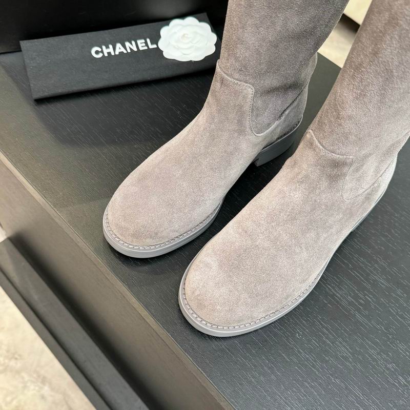 Damen-Kniehochstiefel aus grauem Wildleder