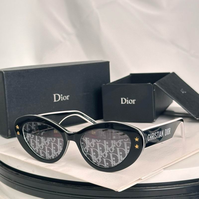 Gafas de sol ovaladas de acetato con monograma