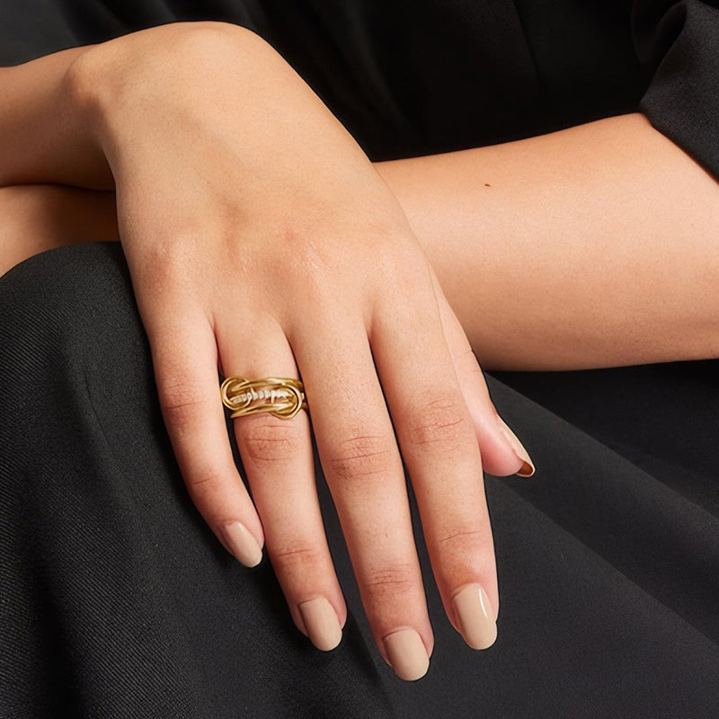 Anillo de Zirconia Entrelazado de Triple Capa