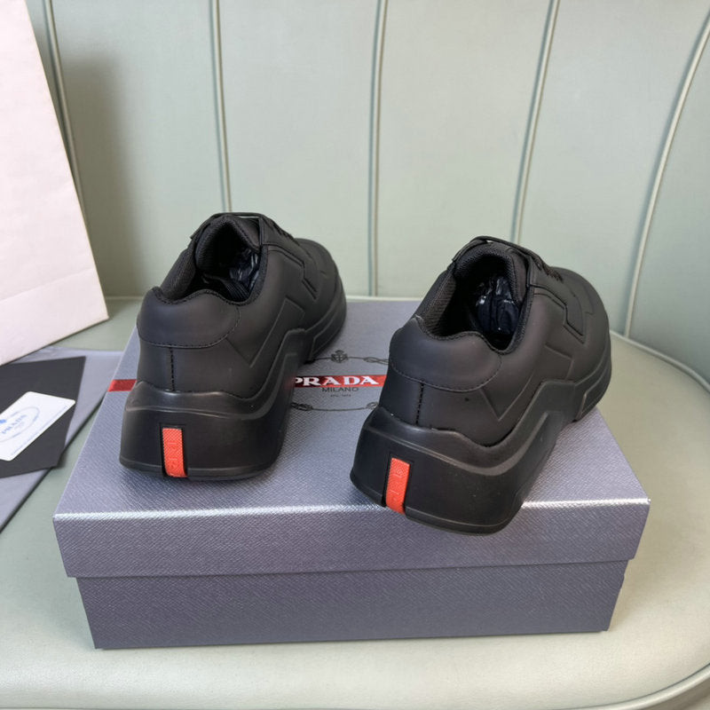 Schwarze Turnschuhe Pr