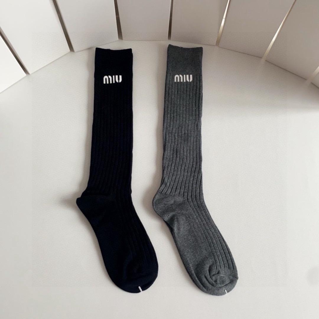 Ribbed Knee-High Socks