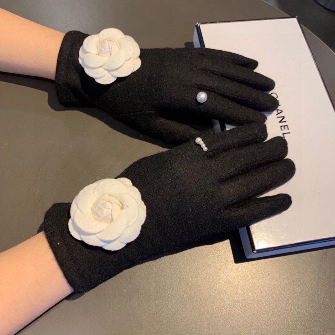 Knit Wool Gloves