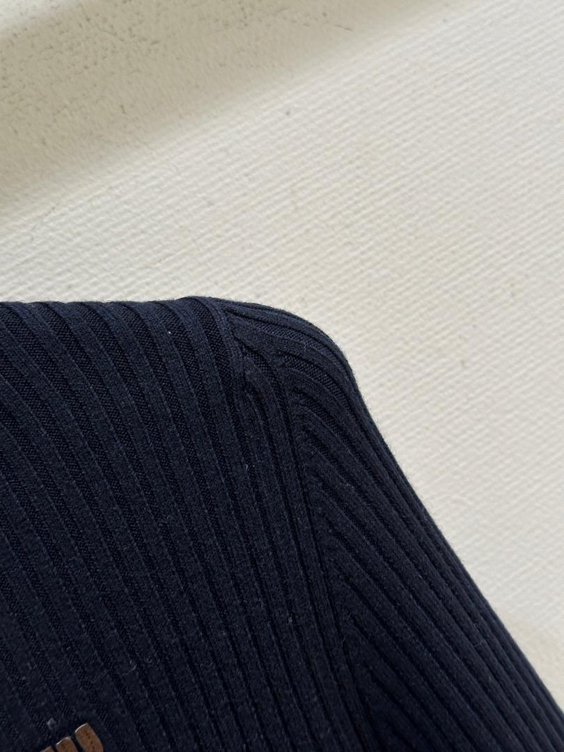 Chaqueta azul marino de canalé con cremallera