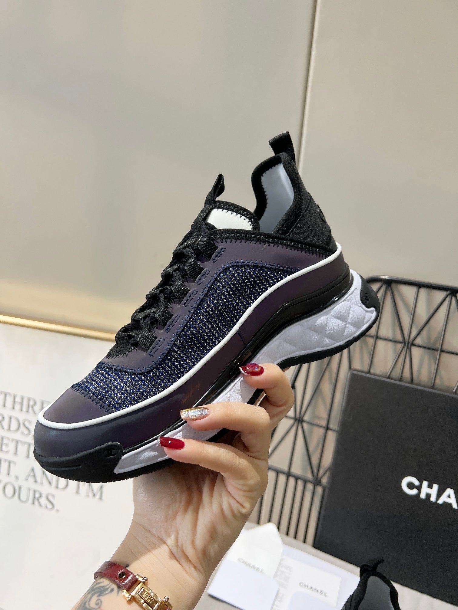 Premium cowhide sneakers