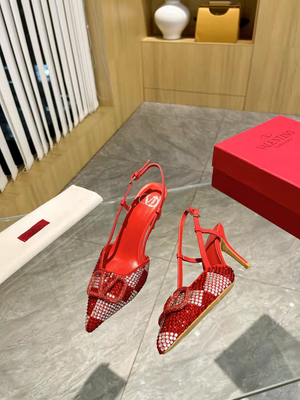 V-Schnallen-High-Heels
