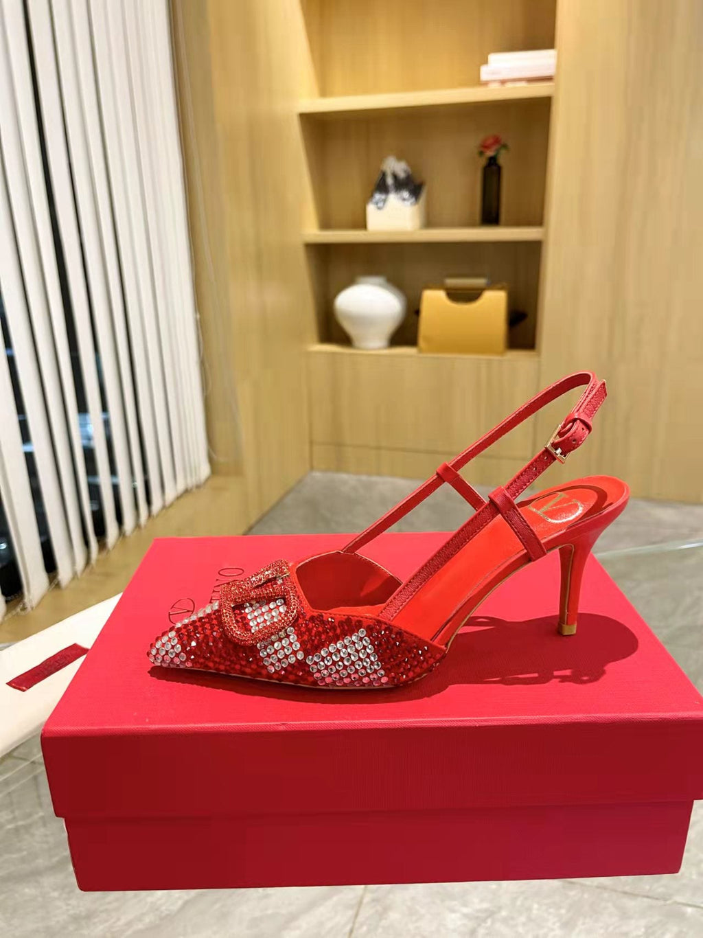 V-Schnallen-High-Heels